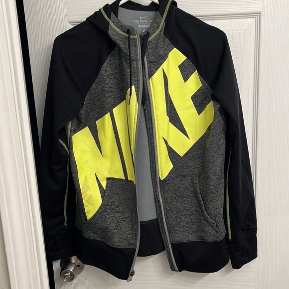 Nike Tops - Women’s Nike Neon thermal jacket